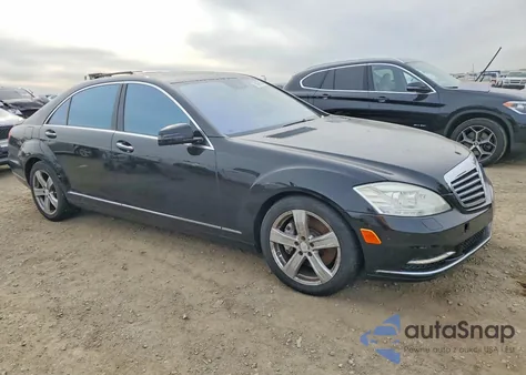 2010 Mercedes-Benz S 550 4Matic z USA, uszkodzony, nr VIN WDDNG8GBXAA315543